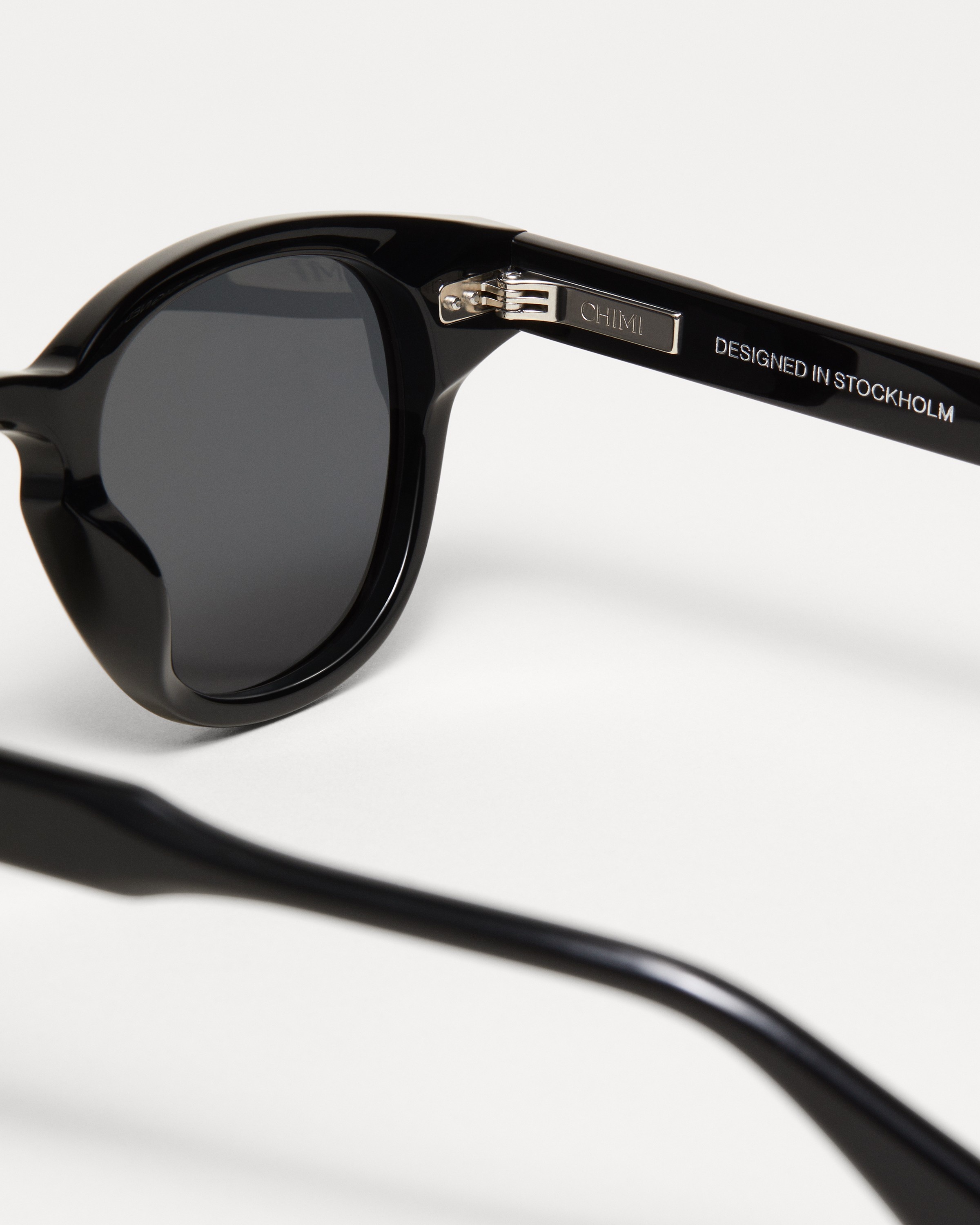 01 Black 4
