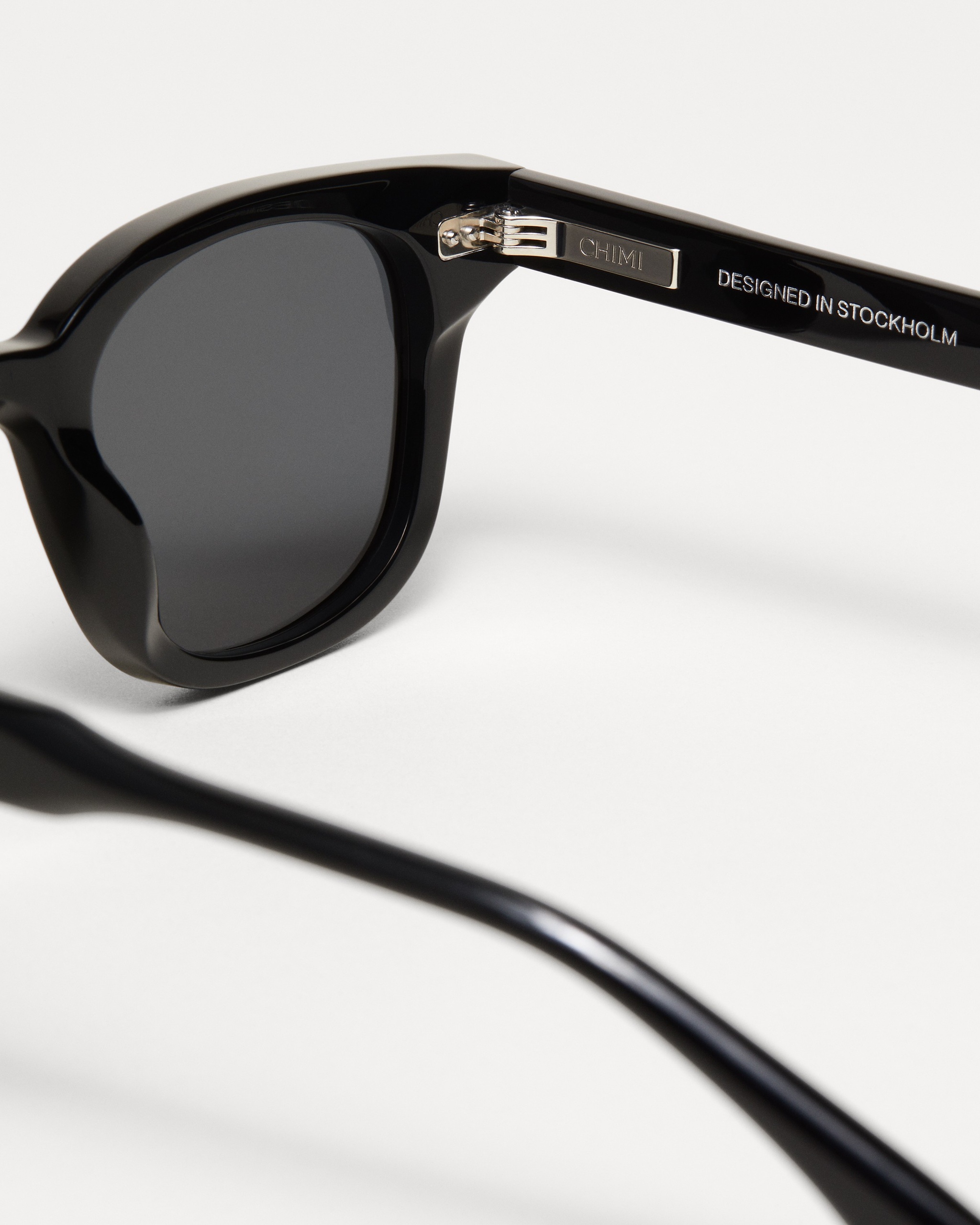 02 Black