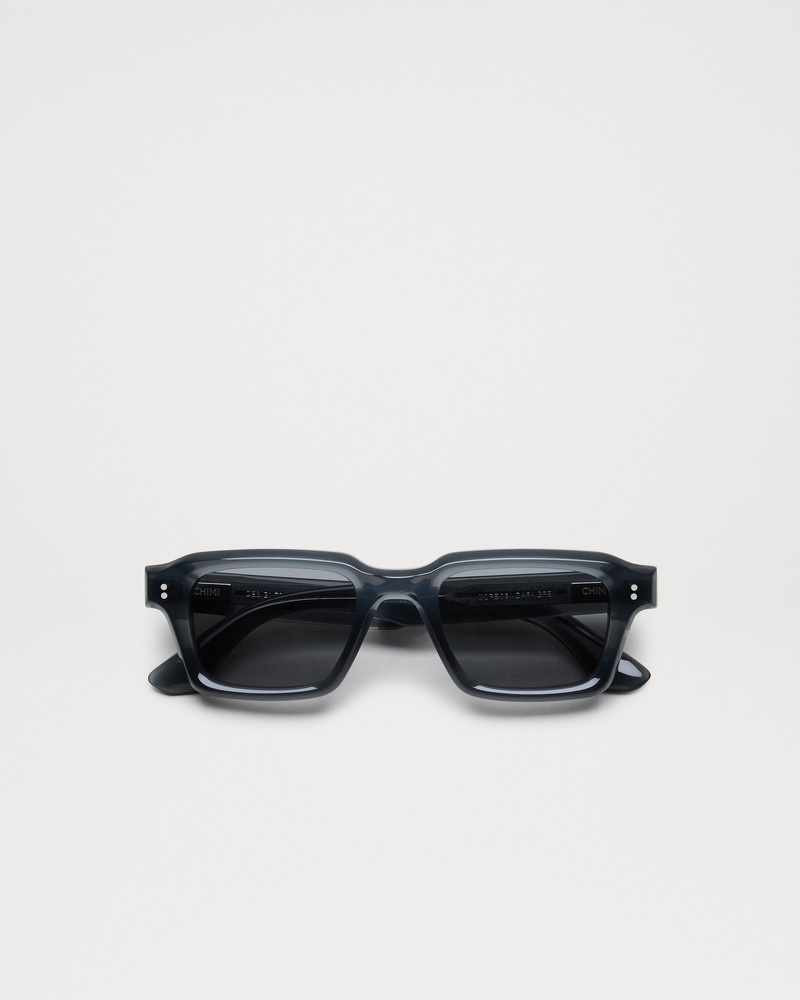 03 Dark Grey