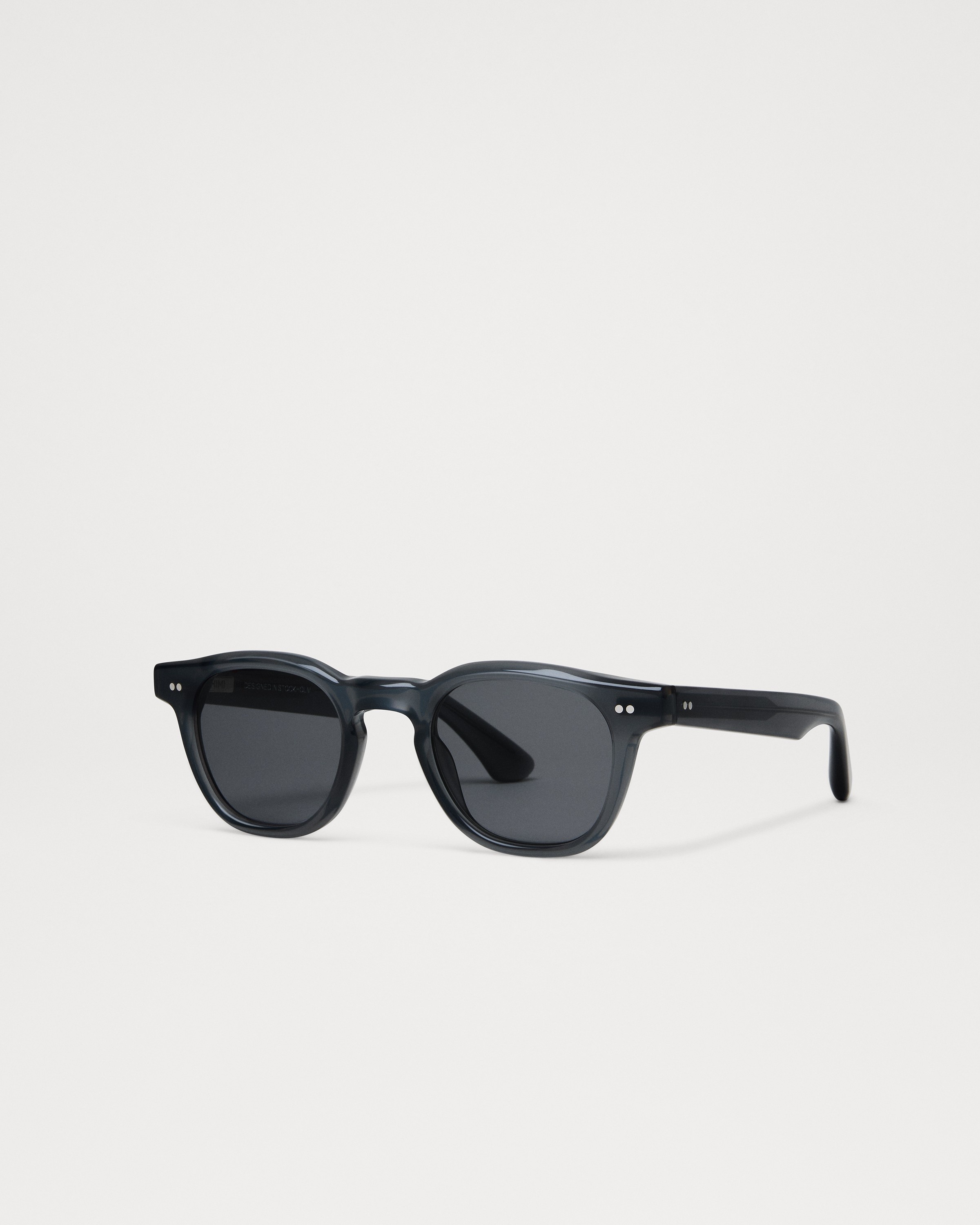 01 Dark Grey 3