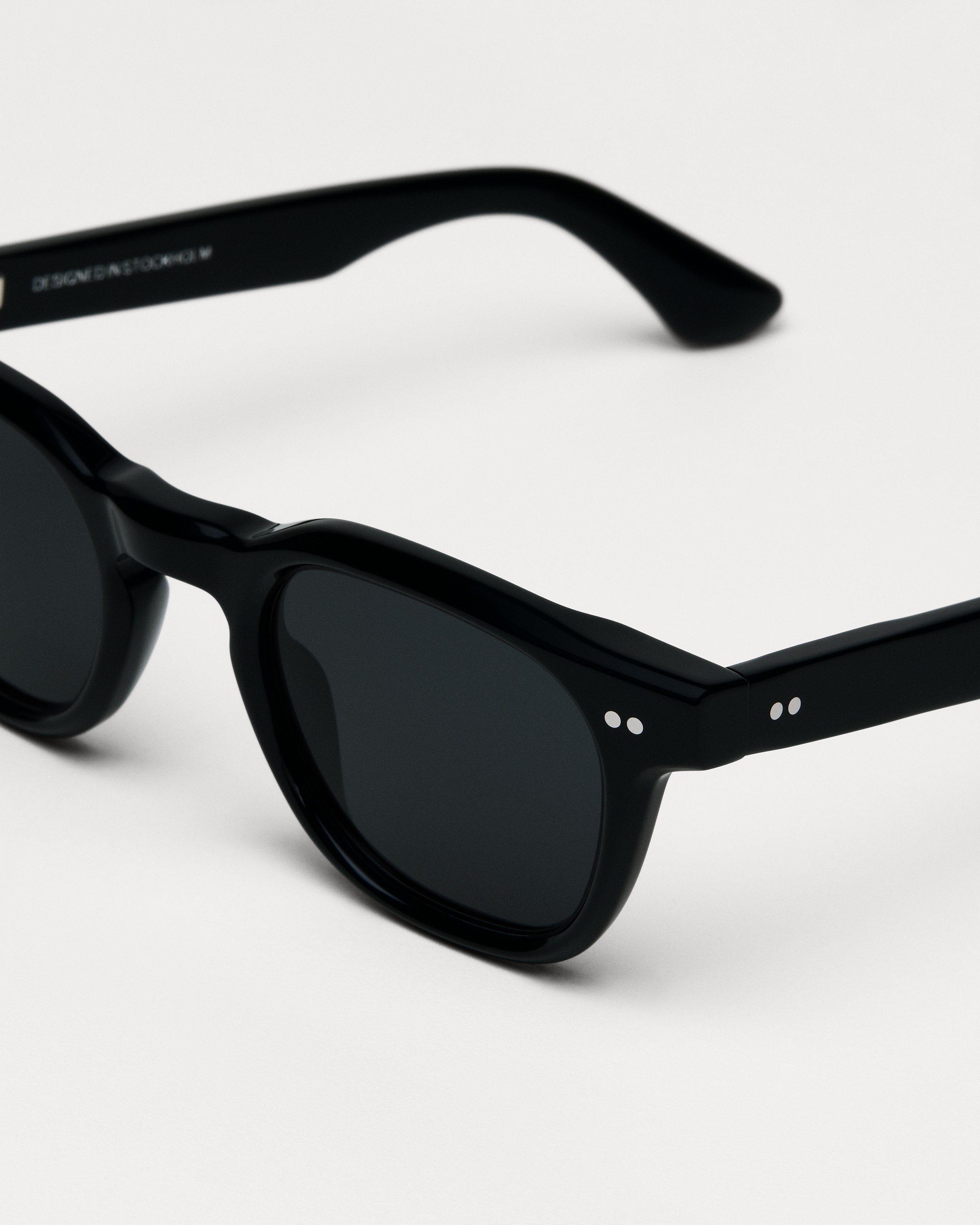 01 Black 4